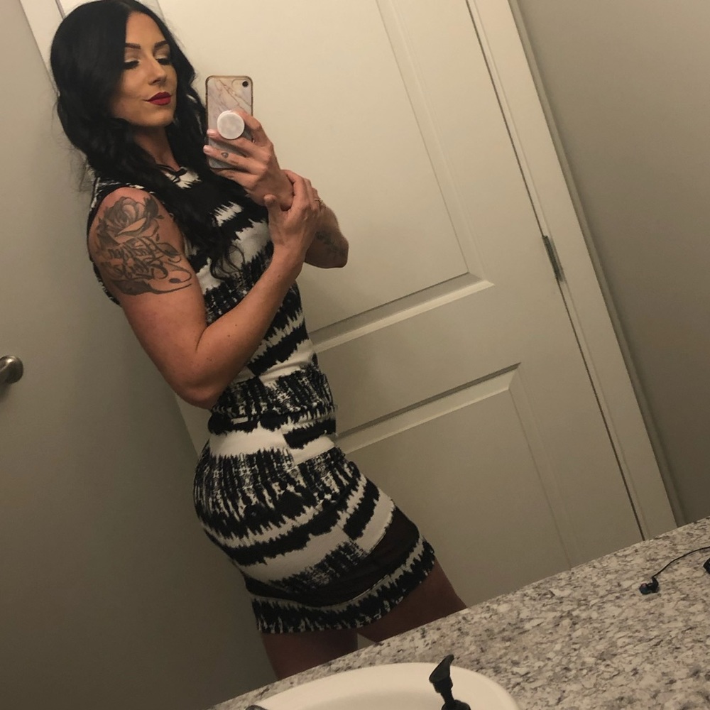 Dress - Picture 3 of 3